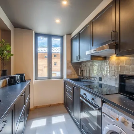 Overlooking Mont Blanc With Parking Apartman *